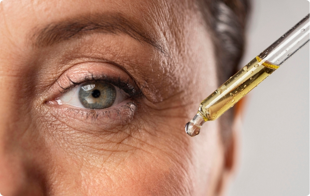 Kot serum za kožo z znaki staranja